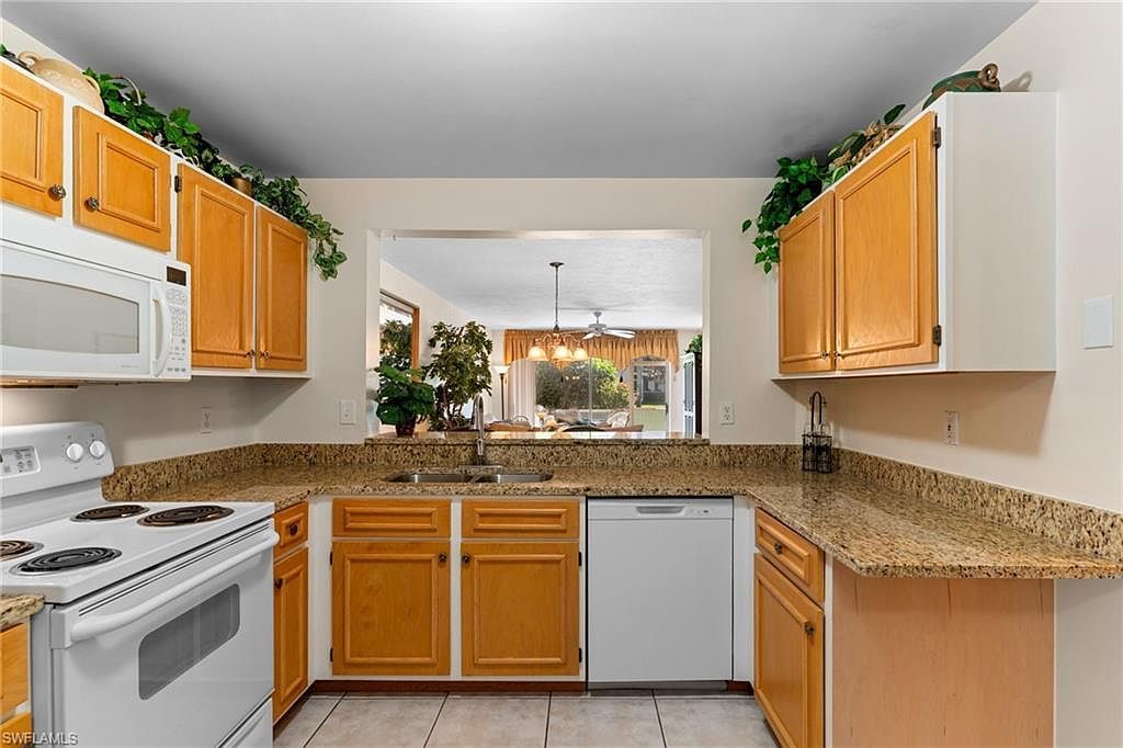 776 Landover Cir APT 104 Naples, FL 34104 - Thumbnail 4