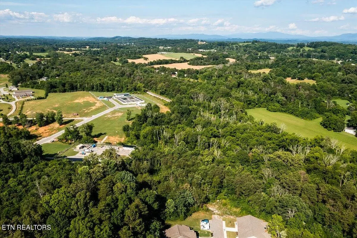 Oak Place Cir Madisonville, TN 37354 - Thumbnail 4