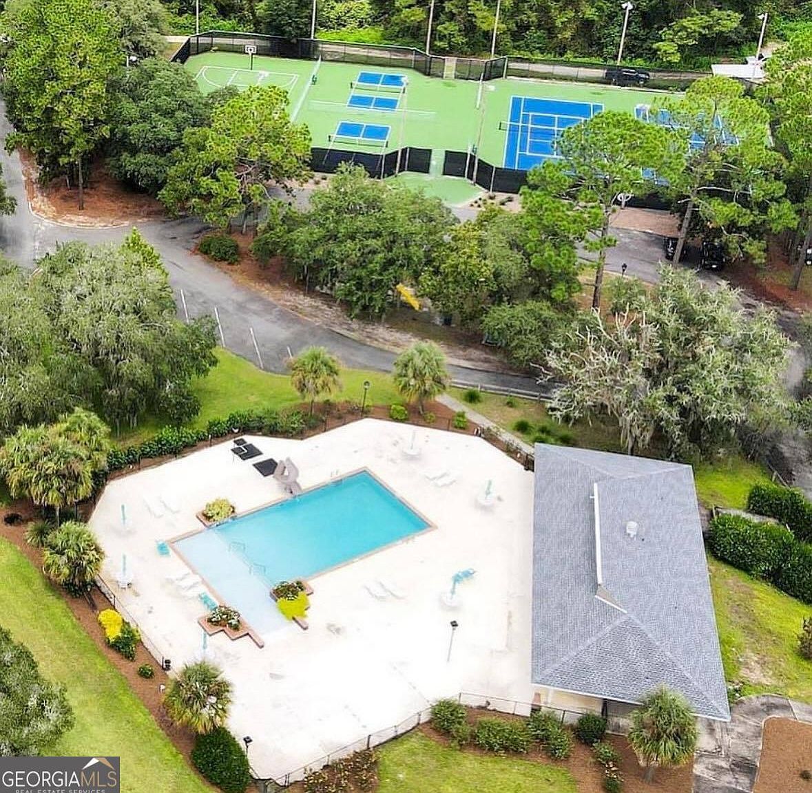 6005 & 6007 Tree Top Ln Blackshear, GA 31516 - Thumbnail 4