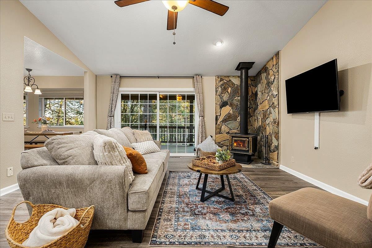 17117 Lawrence Way Grass Valley, CA 95949 - Thumbnail 4