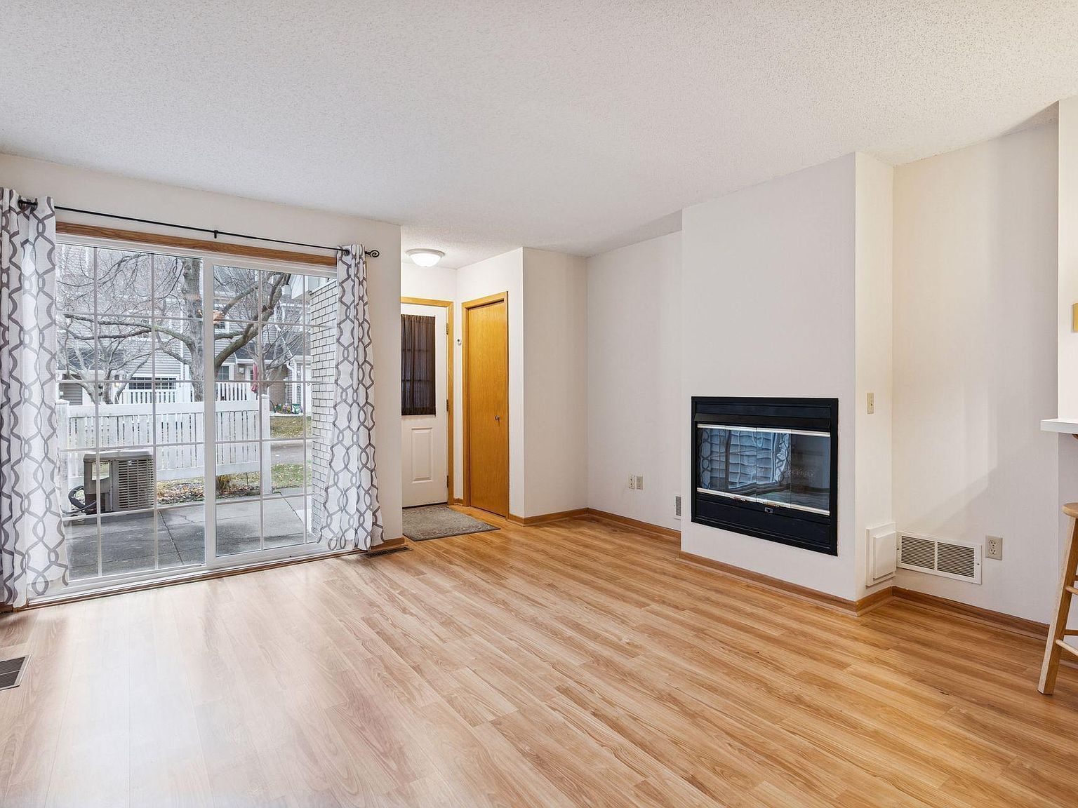 8404 Copperfield Way #101 Inver Grove Heights, MN 55076 - Thumbnail 4