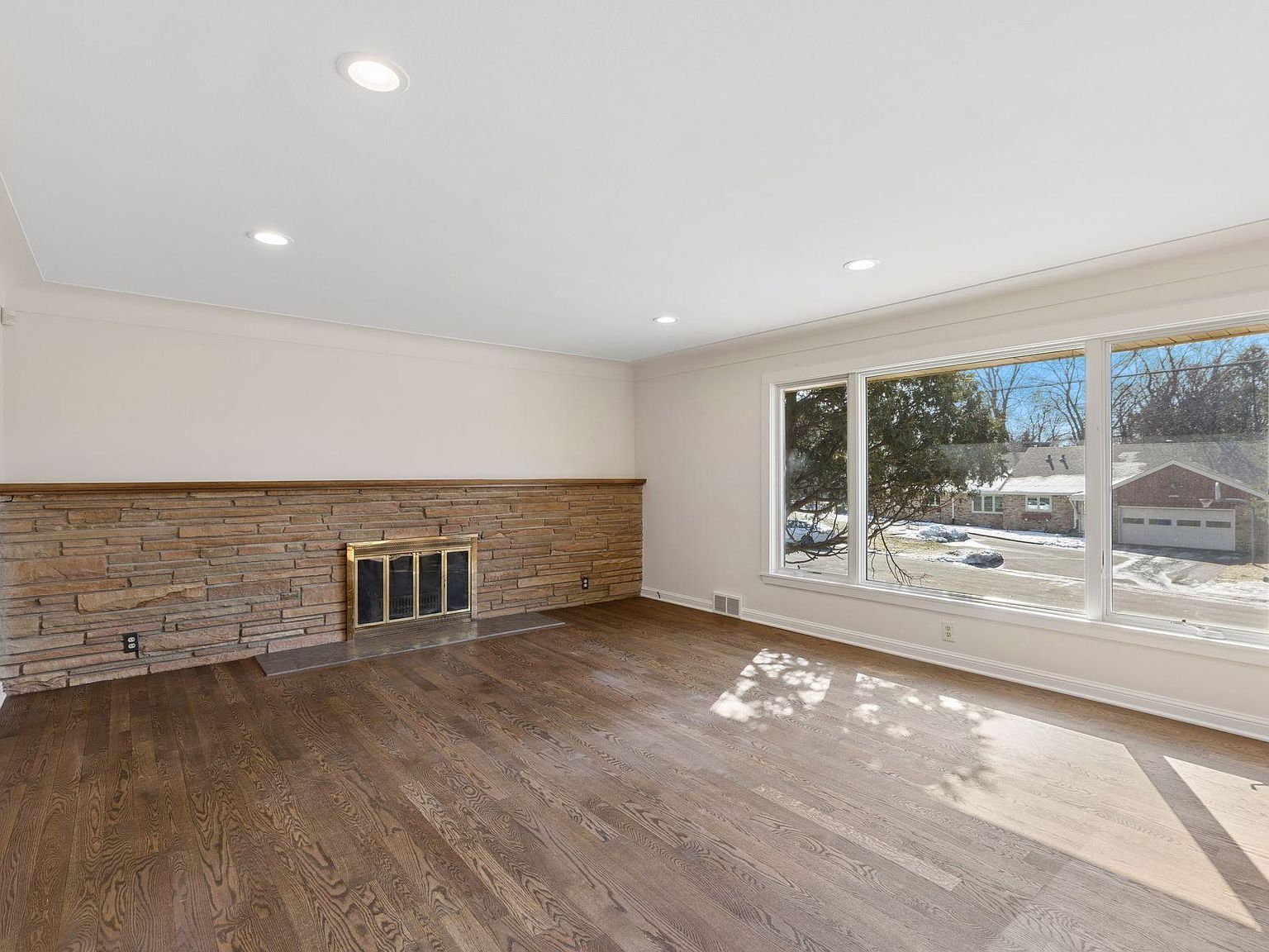 2079 Upper Saint Dennis Rd Saint Paul, MN 55116 - Thumbnail 4