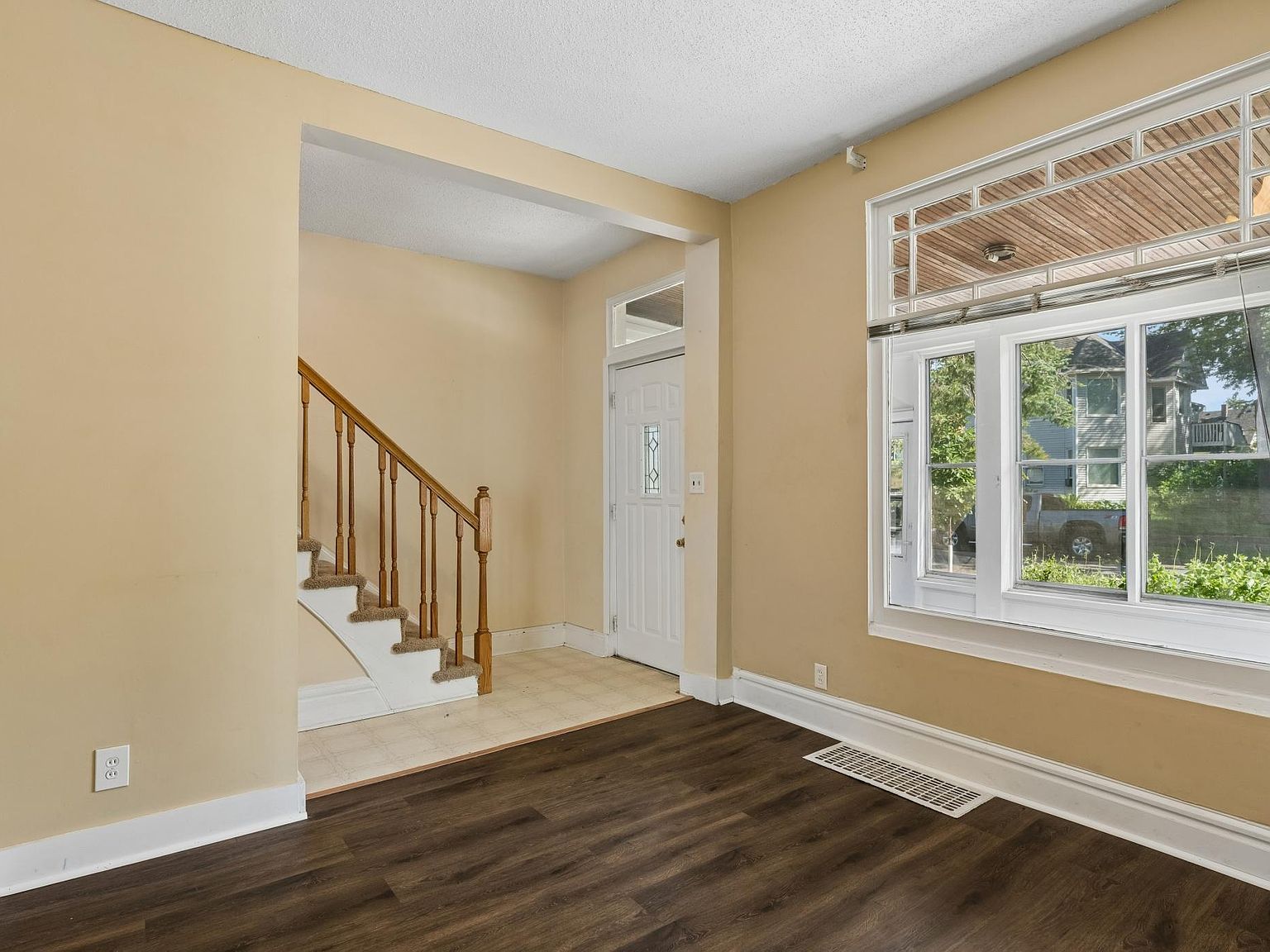 1145 Beech St Saint Paul, MN 55106 - Thumbnail 4