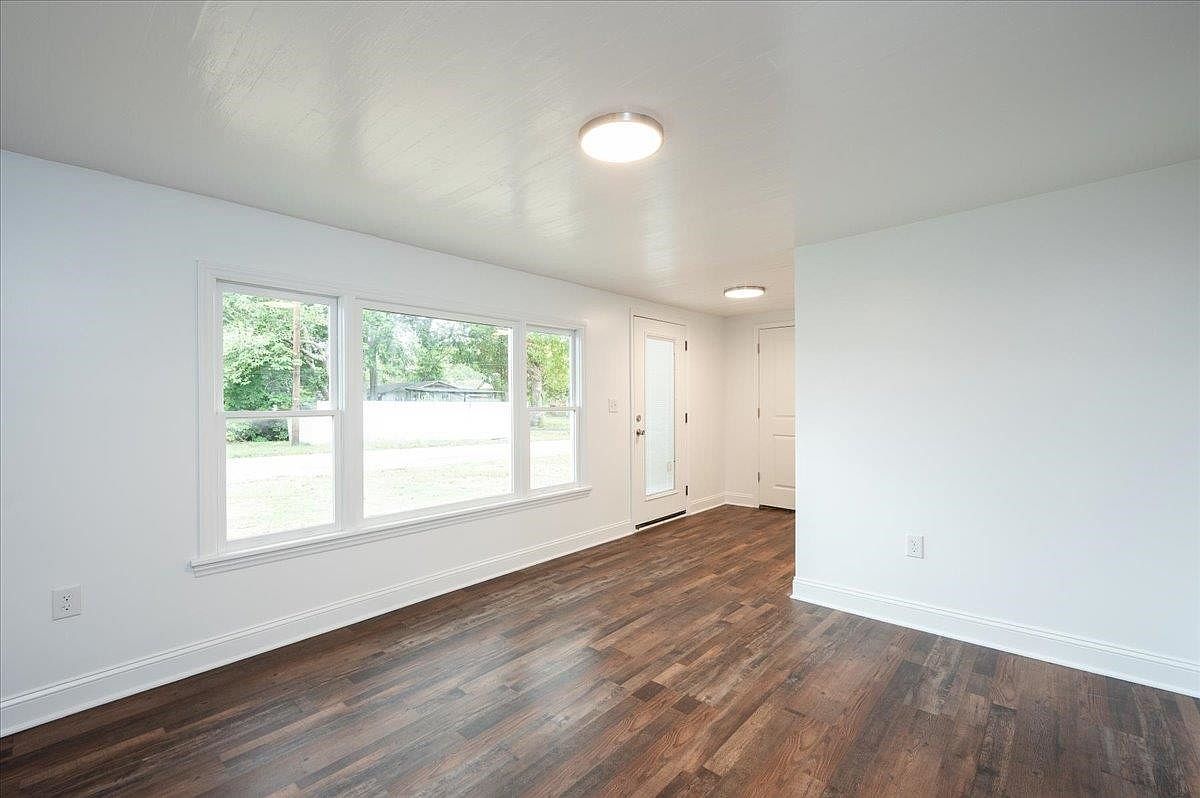 141 S Broad St E Angier, NC 27501 - Thumbnail 4