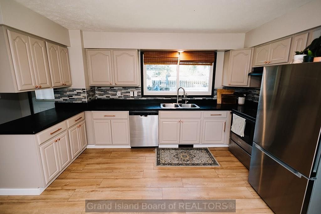 215 S 18th St Aurora, NE 68818 - Thumbnail 4