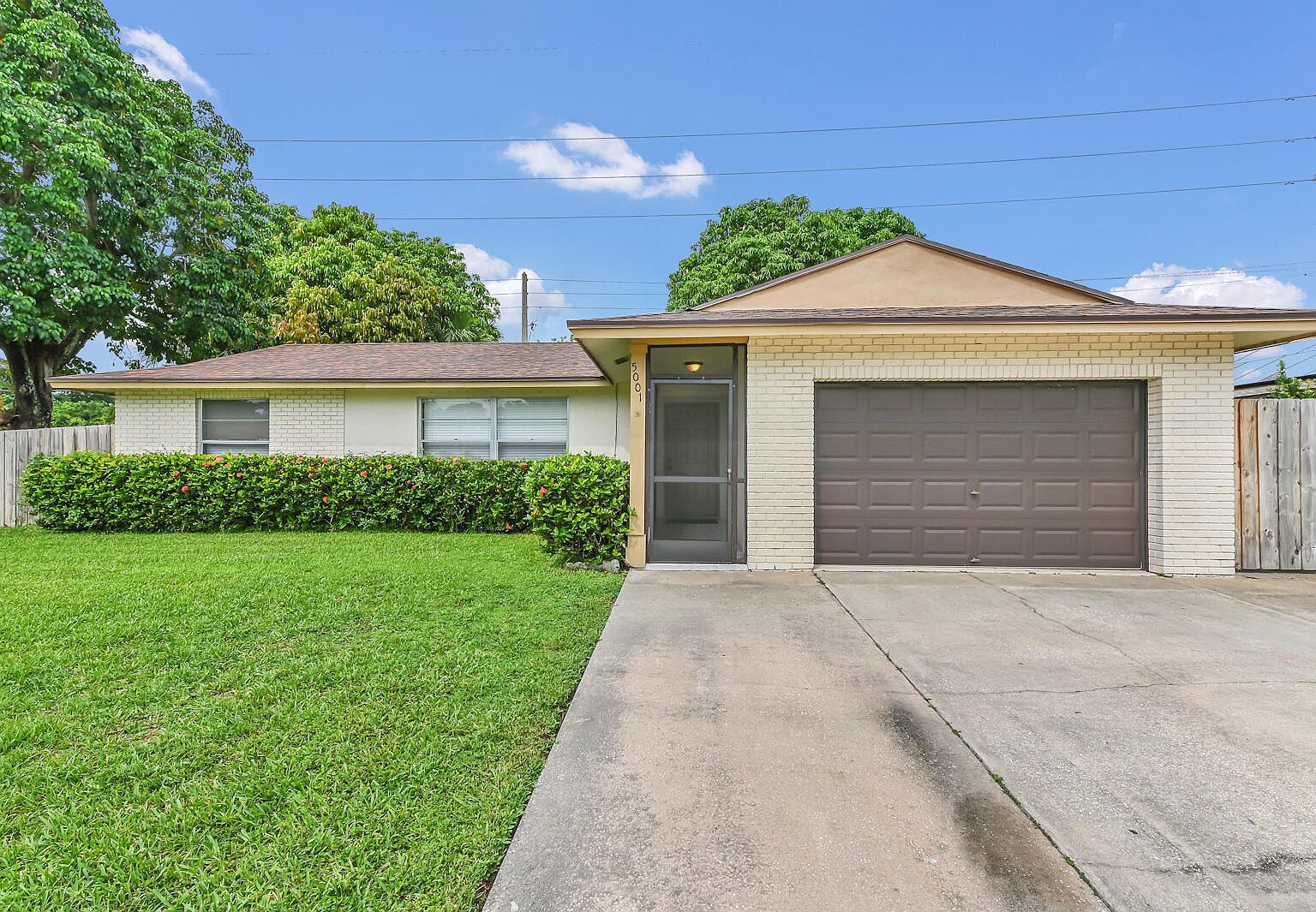 5001 Woodstone Cir N Lake Worth, FL 33463 - Thumbnail 4