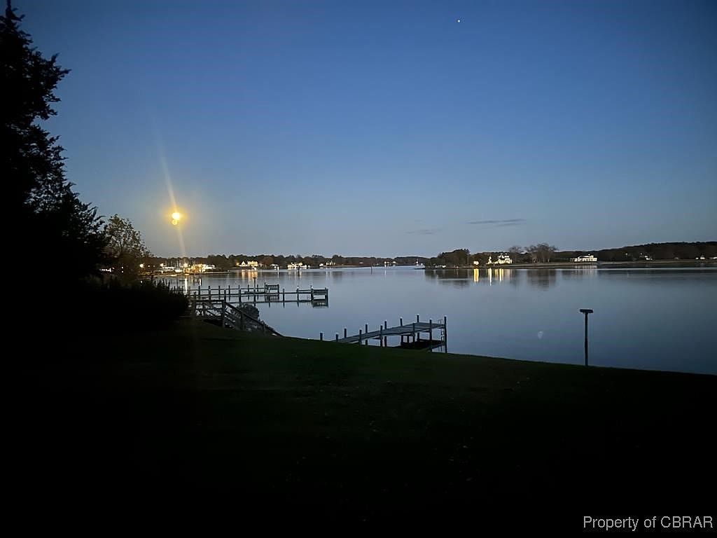 289 King Carter Ln Weems, VA 22576 - Thumbnail 4