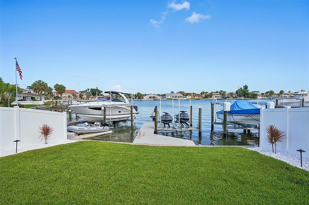 311 22nd St Belleair Beach, FL 33786 - Thumbnail 4