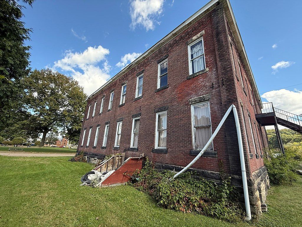 100 17th St Wellsburg, WV 26070 - Thumbnail 4