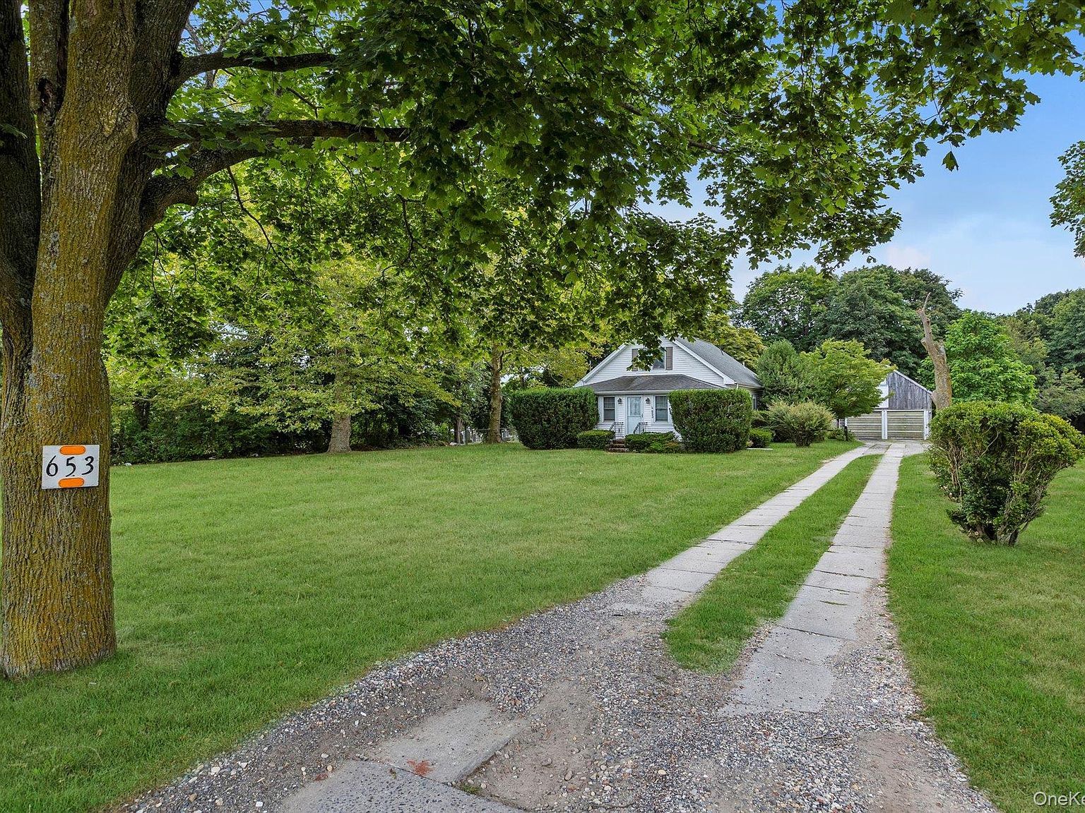 653 Main Rd Riverhead, NY 11901 - Thumbnail 4