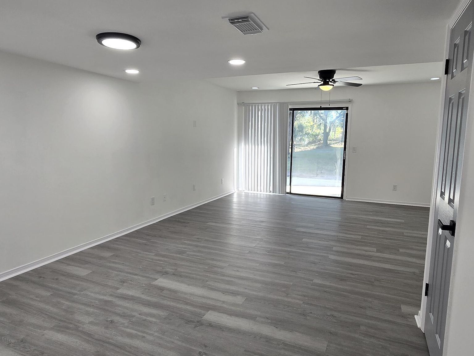 3517 Peeler Rd APT 17 Jacksonville, FL 32277 - Thumbnail 4