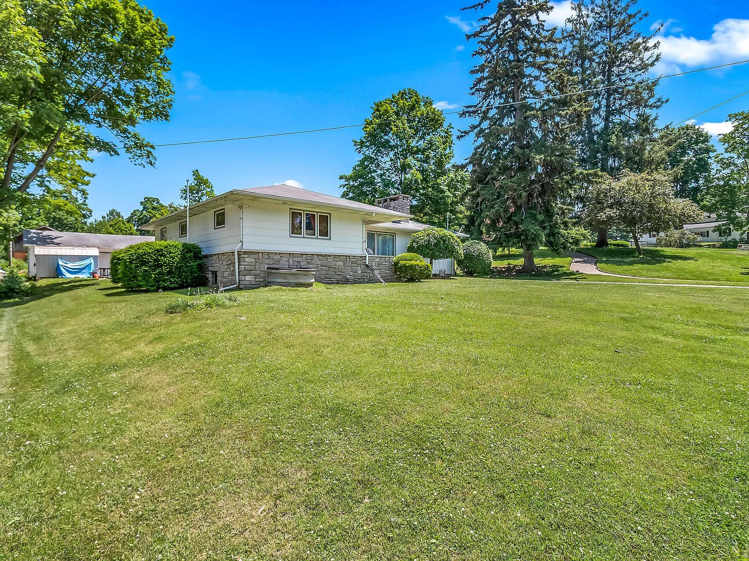 207 Maumee St Jonesville, MI 49250 - Thumbnail 4