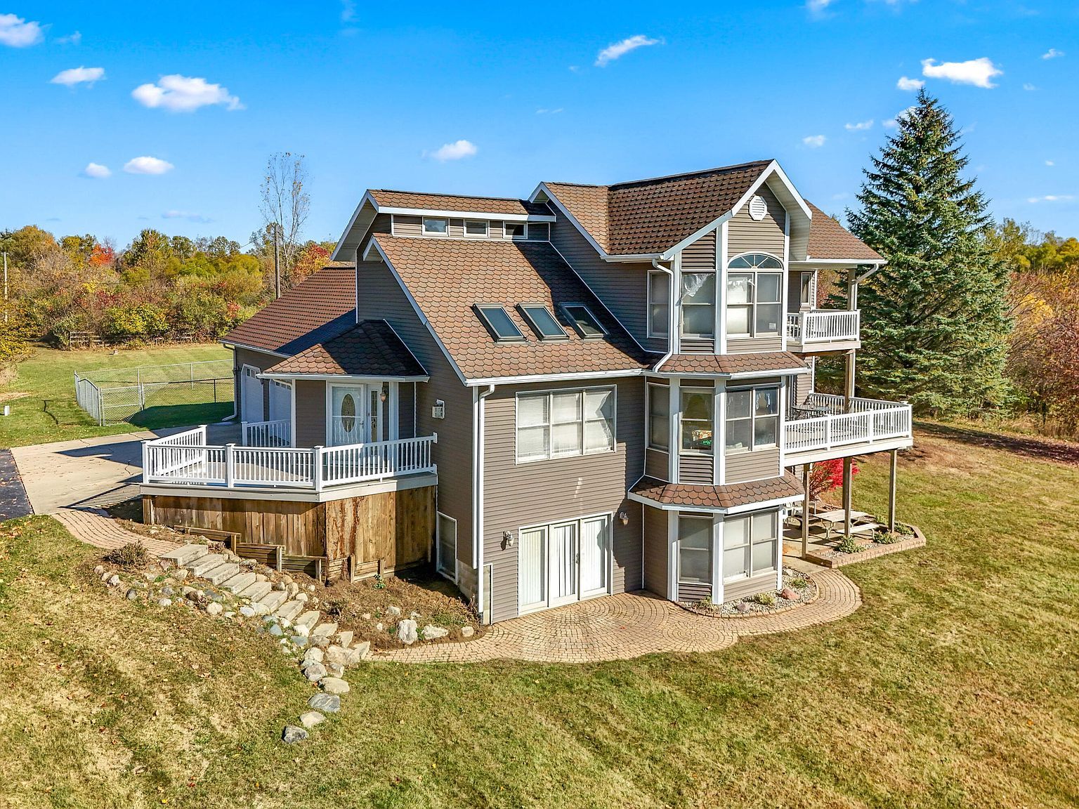 1240 E Bear Lake Rd Hillsdale, MI 49242 - Thumbnail 4