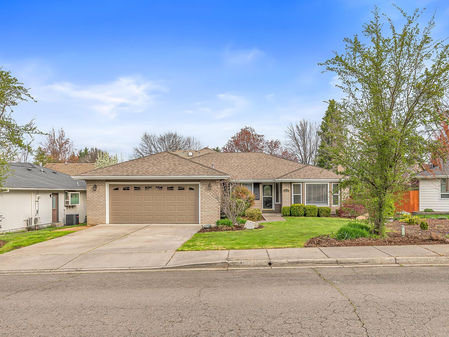 3079 Sycamore Way Medford, OR 97504 - Thumbnail 4