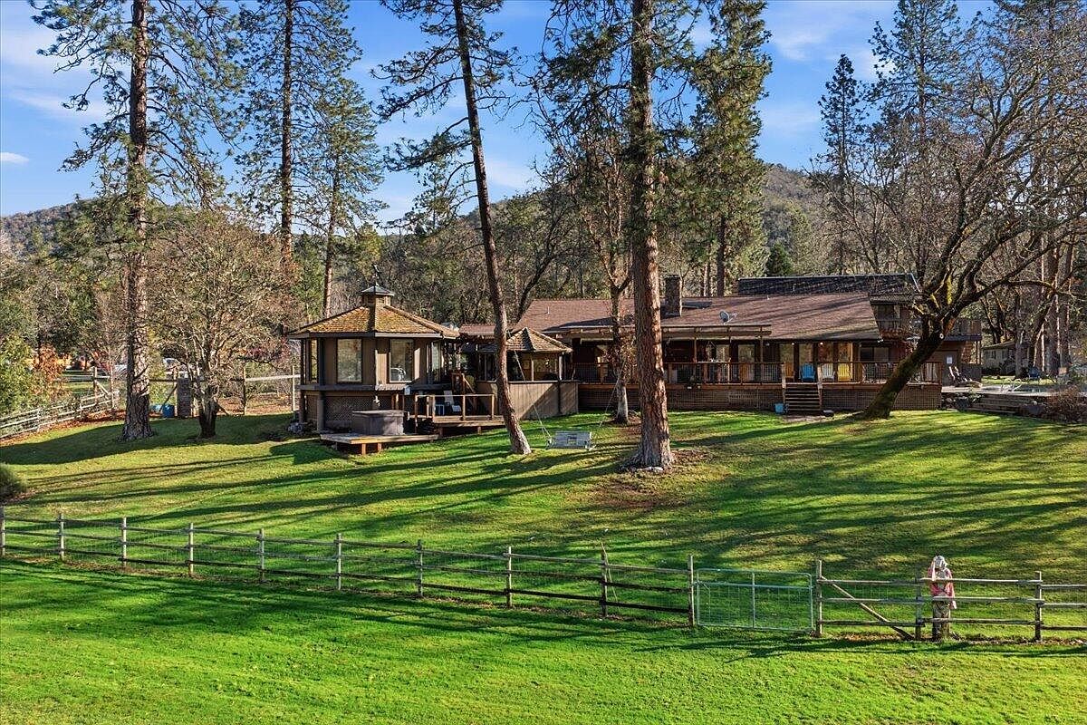 1407 Upper River Rd Gold Hill, OR 97525 - Thumbnail 4