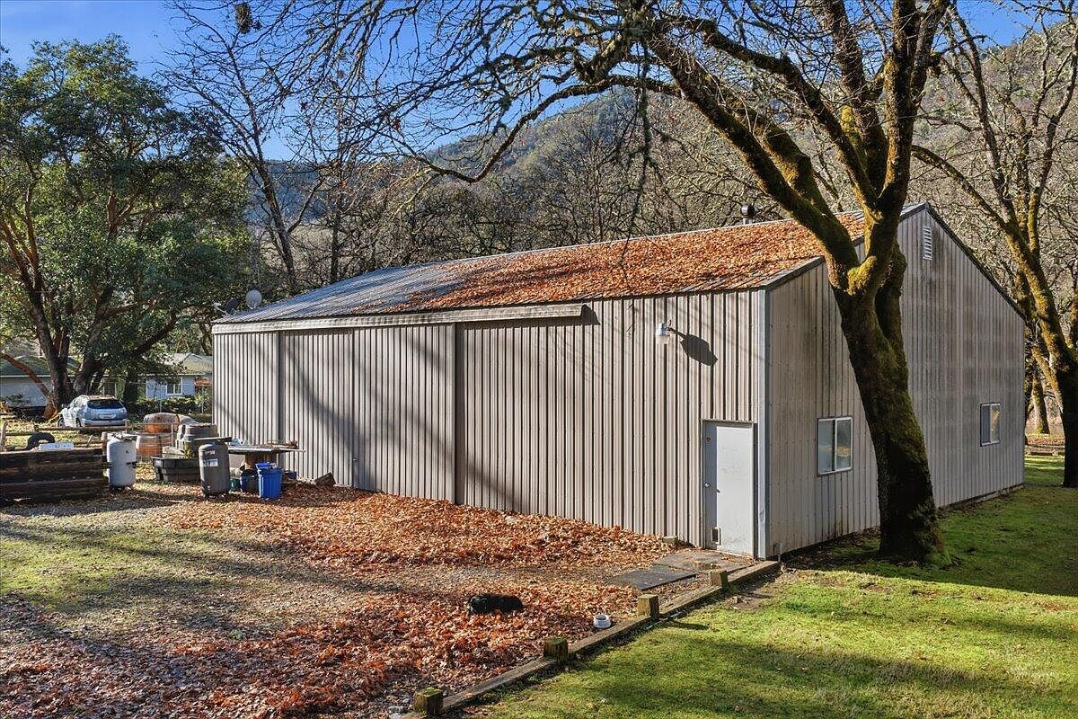 1401 Upper River Rd Gold Hill, OR 97525 - Thumbnail 4