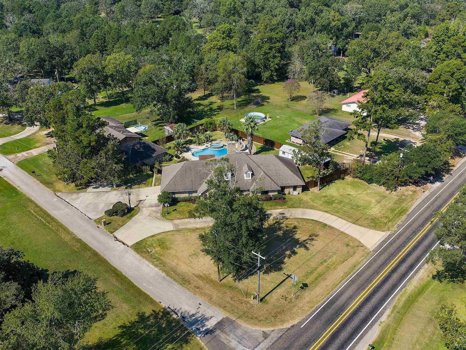 136 County Road 1040 Center, TX 75935 - Thumbnail 4