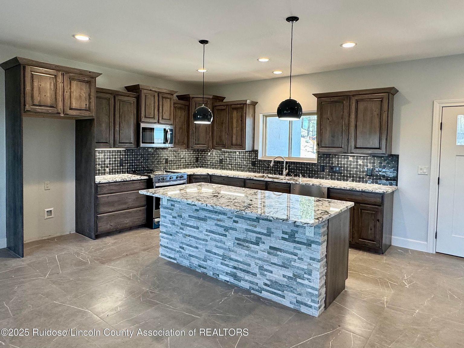 101 N Frk Ruidoso, NM 88345 - Thumbnail 4