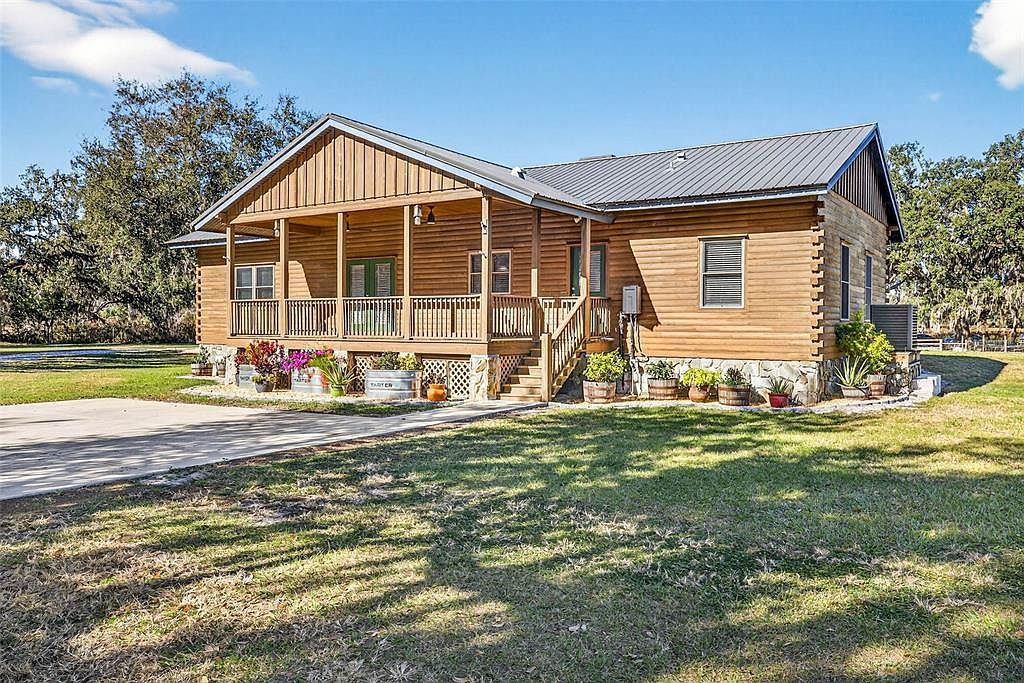 6750 Sutton Oaks Ln Zephyrhills, FL 33541 - Thumbnail 4