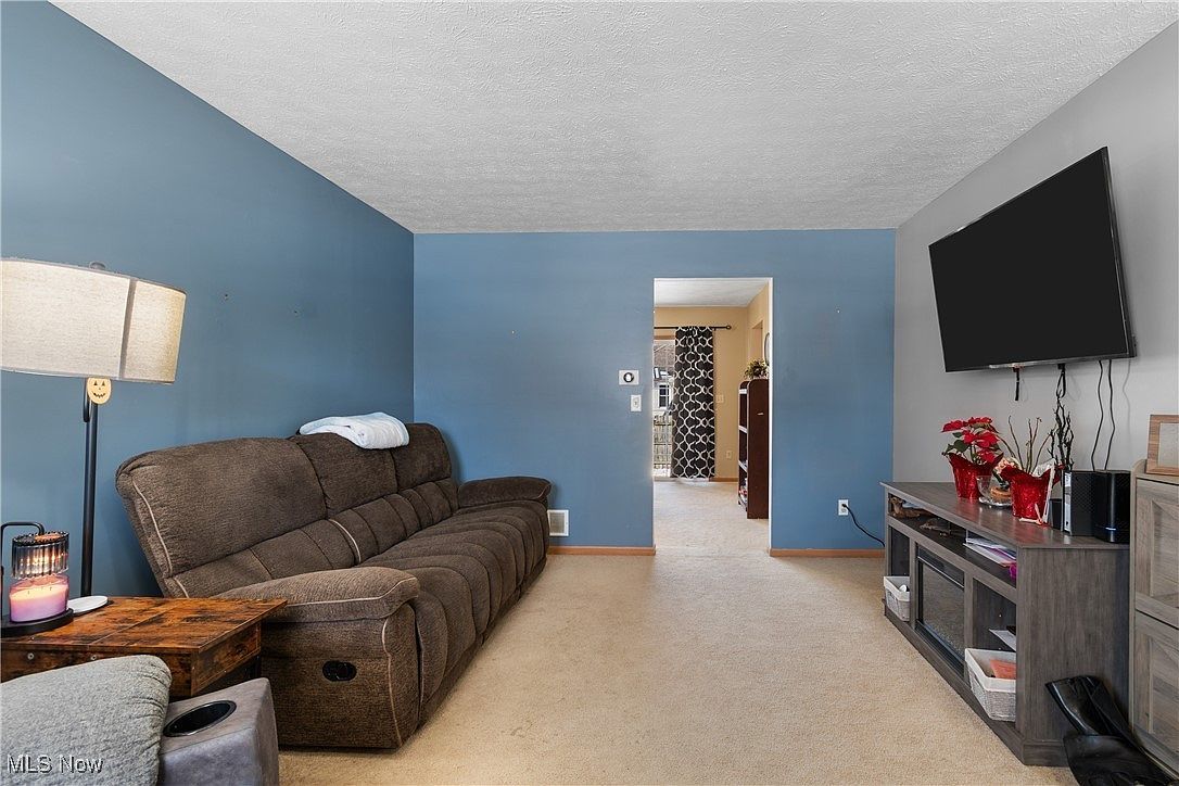 36 Devonshire Dr Akron, OH 44312 - Thumbnail 4