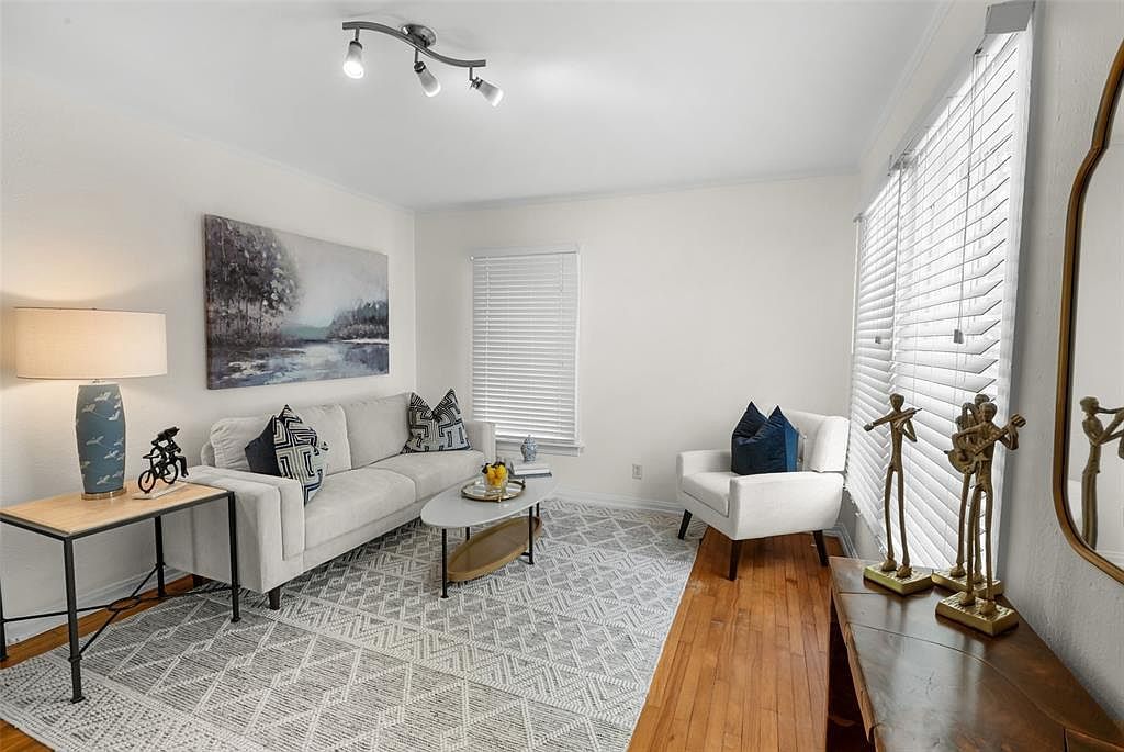 2108 Rountree Dr Austin, TX 78722 - Thumbnail 4