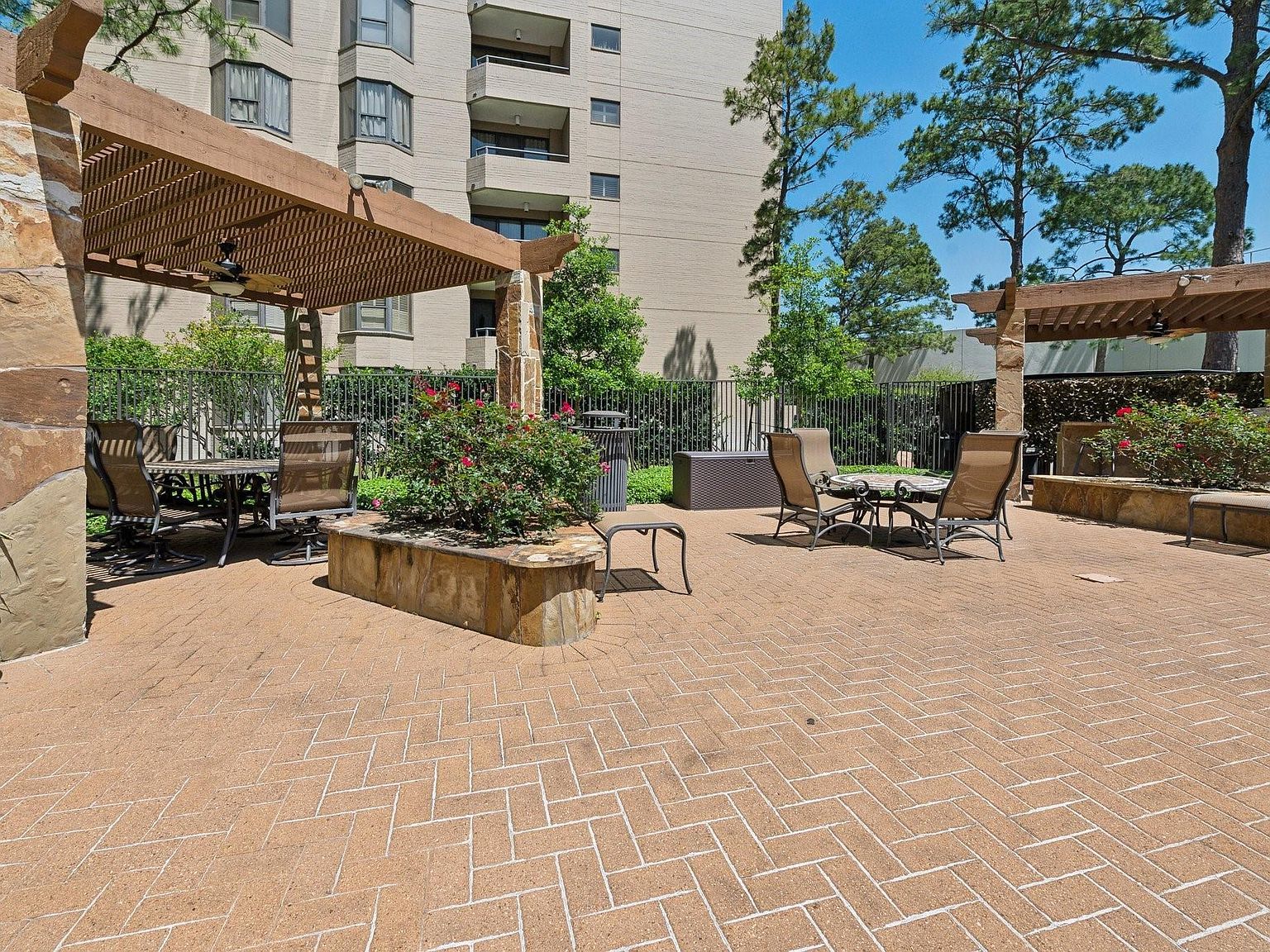 661 Bering Dr UNIT 703 Houston, TX 77057  | Condominium