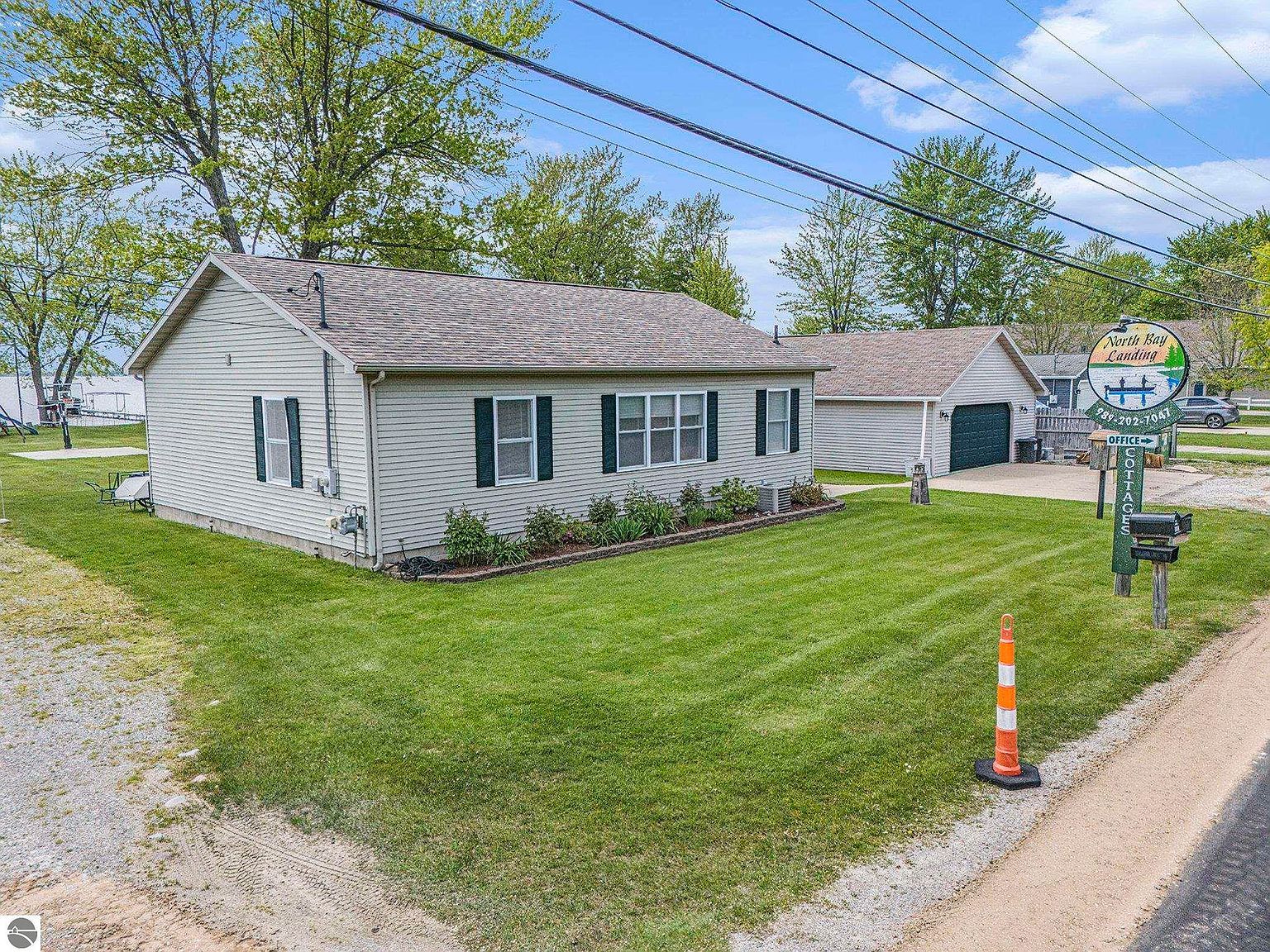 10913 E Houghton Lake Dr Houghton Lake, MI 48629 | Multi Family