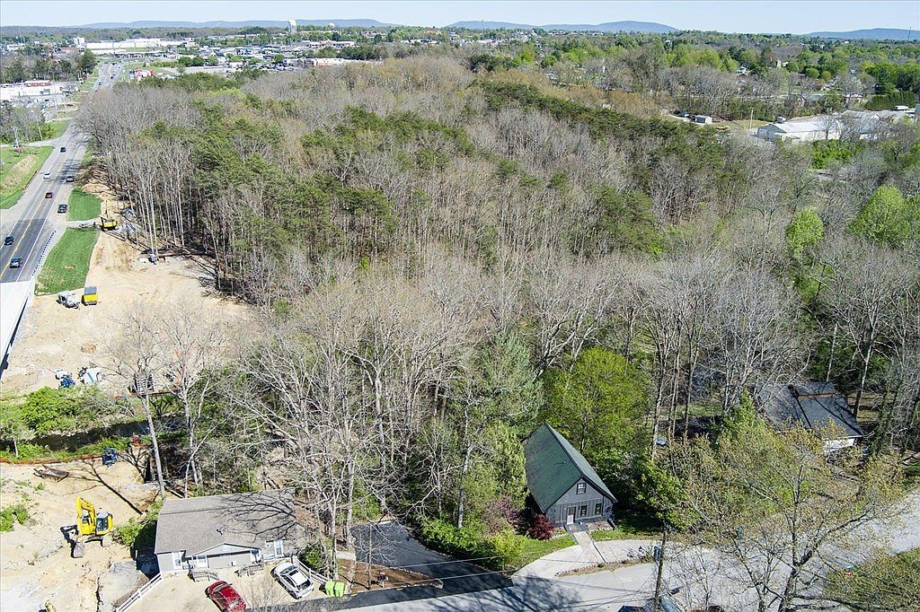 37 River Ln Crossville, TN 38555  | Single Family