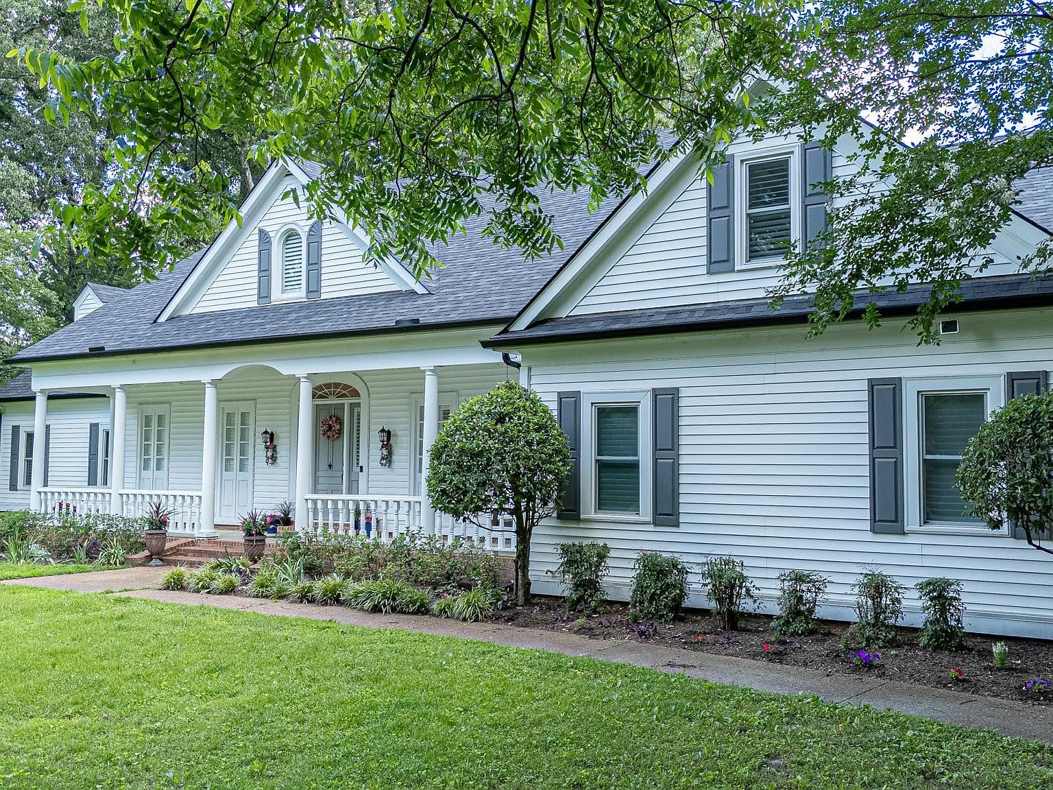 6045 Willoughby Oak Ln Bartlett, TN 38135  | Single Family