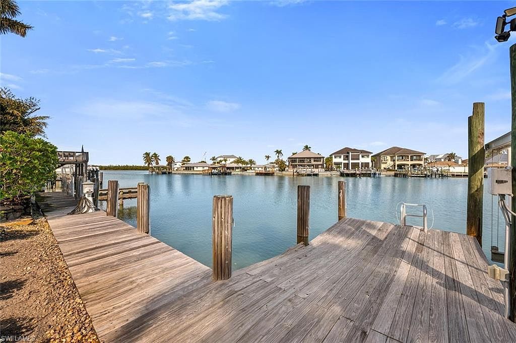 200 Tahiti Cir Naples, FL 34113 | Single Family