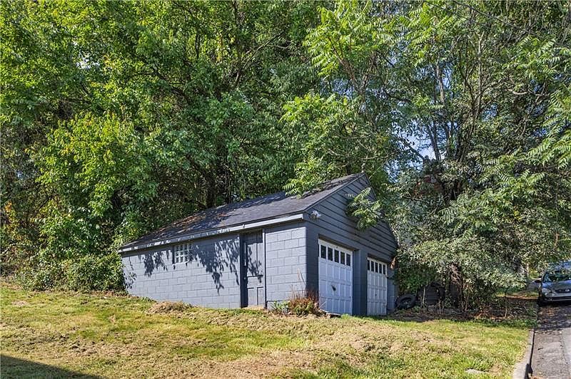 400 Prospect St Jeannette, PA 15644 | Multi Family