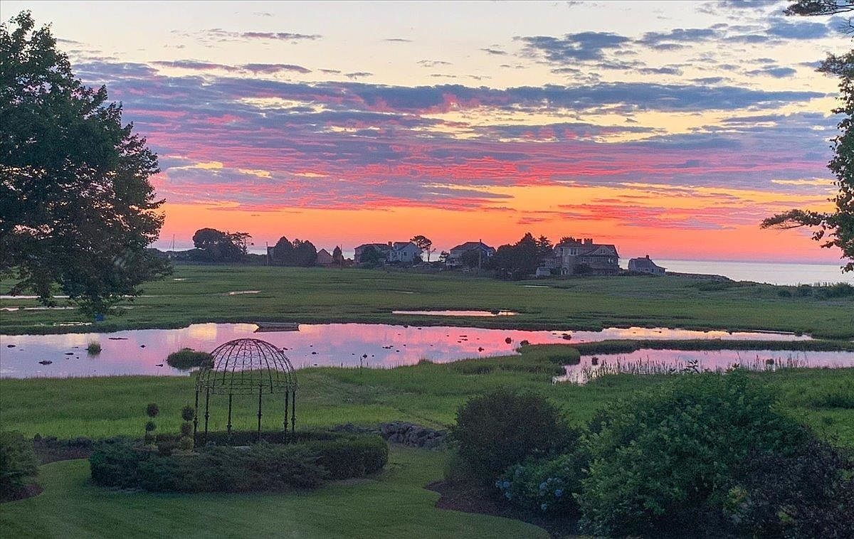 6 Wildwood Ln Rye, NH 03870  | Single Family