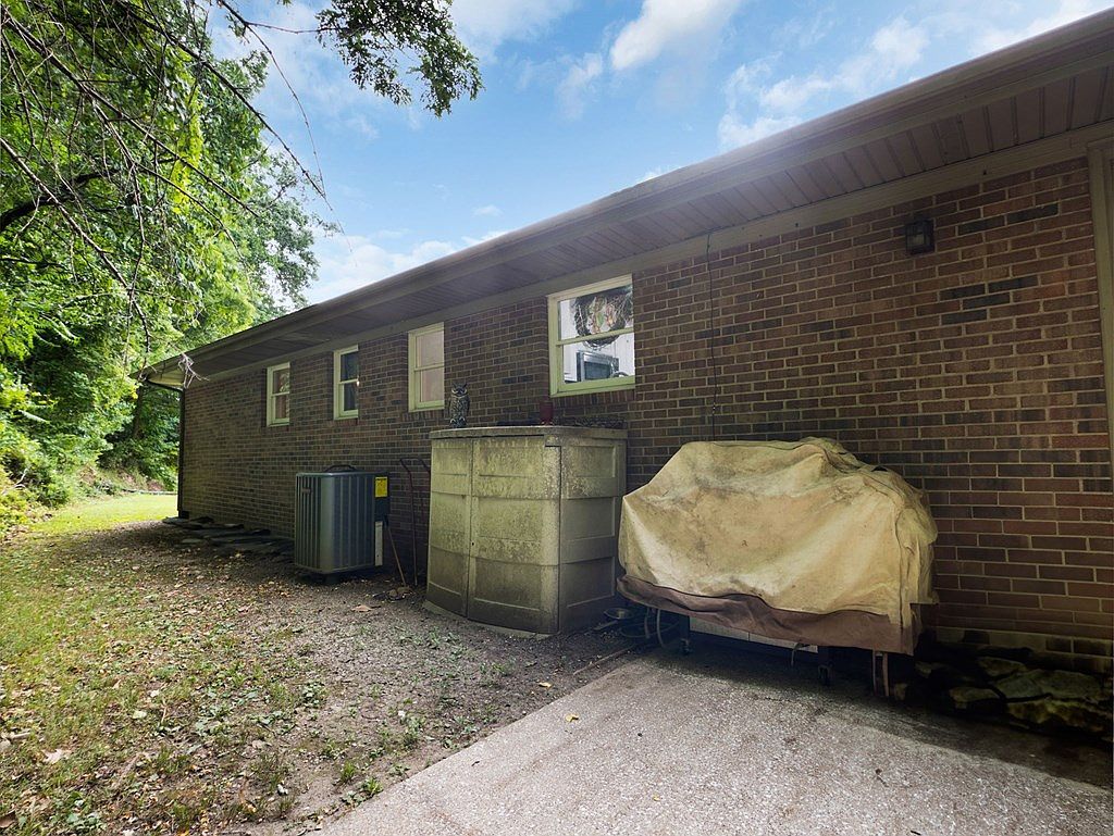 401 Skyline Dr Hazard, KY 41701  | Single Family