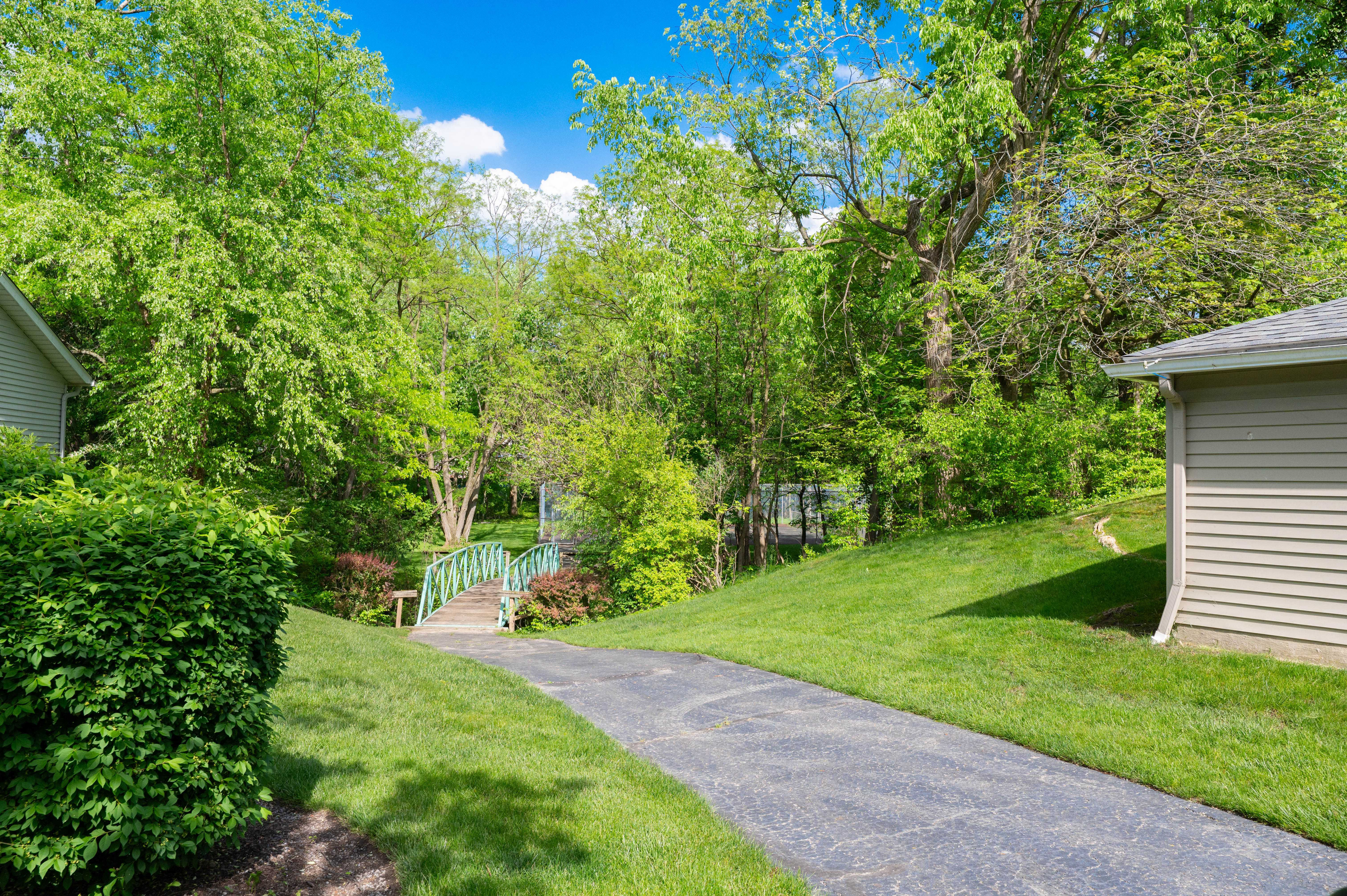 1230 Ramblewood Trail, Cleveland, OH, USA, 44121  | Condominium