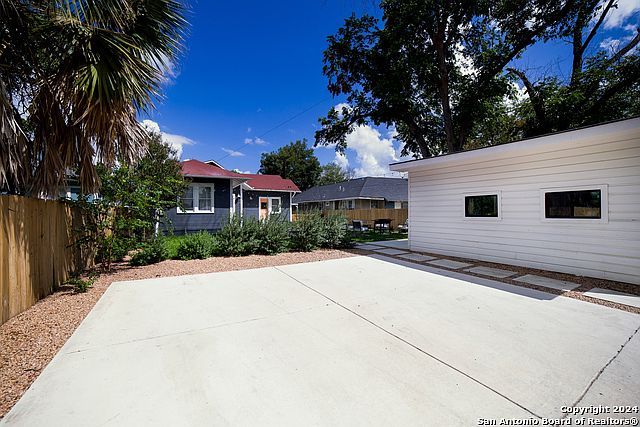 510 E Locust St San Antonio, TX 78212 | Multi Family