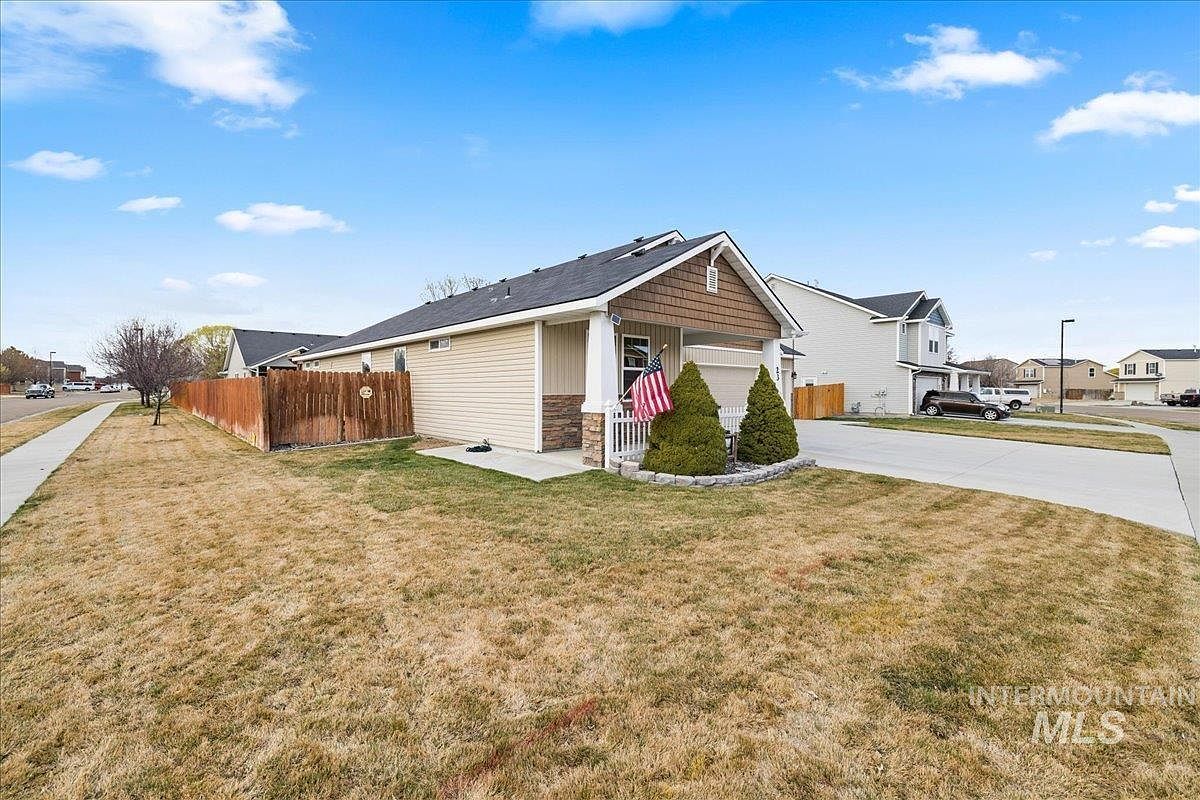 23 N Zion Park Dr Nampa, ID 83651 | Single Family