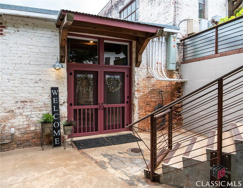 585 White Cir APT 402 Athens, GA 30605  | Condominium