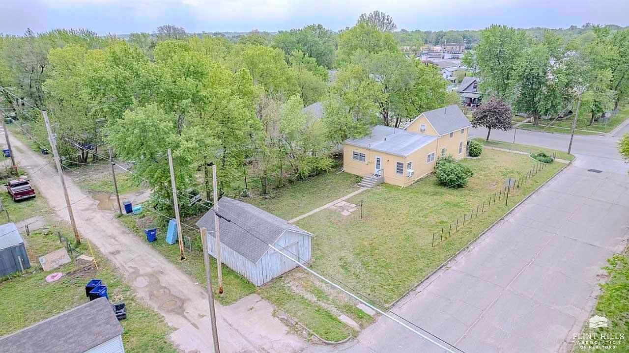 640 W 8th St Junction City, KS 66441 | Single Family