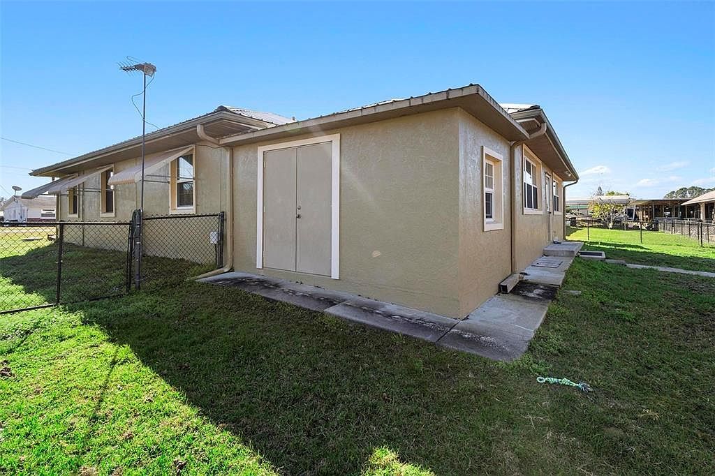 1614 Paradise Ln Astor, FL 32102  | Single Family