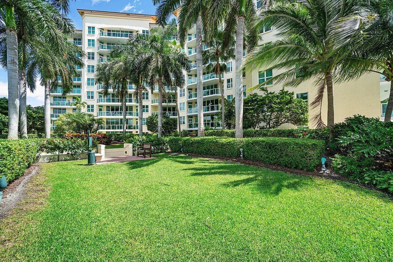 550 SE Mizner Blvd APT B206 Boca Raton, FL 33432  | Condominium