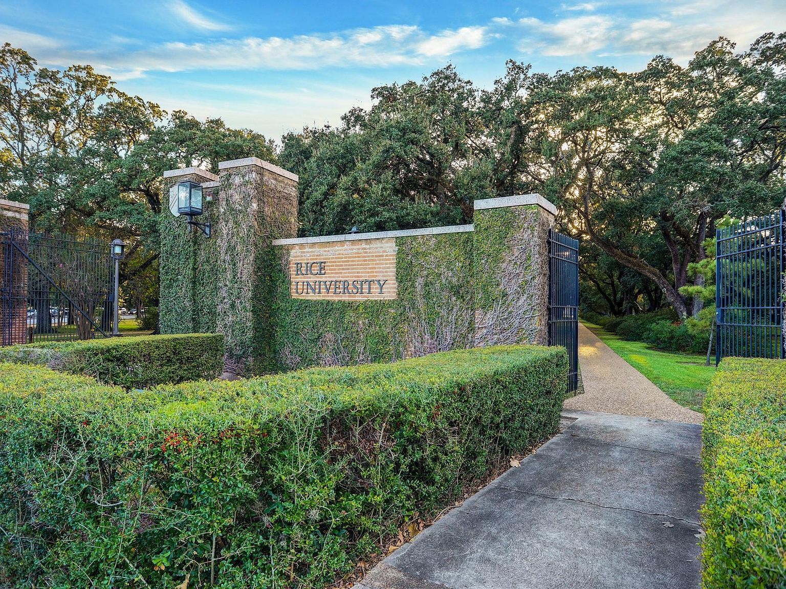 1601 Bonnie Brae St Houston, TX 77006  | Single Family