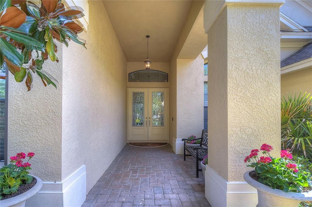 16318 Palmettoglen Ct Lithia, FL 33547  | Single Family