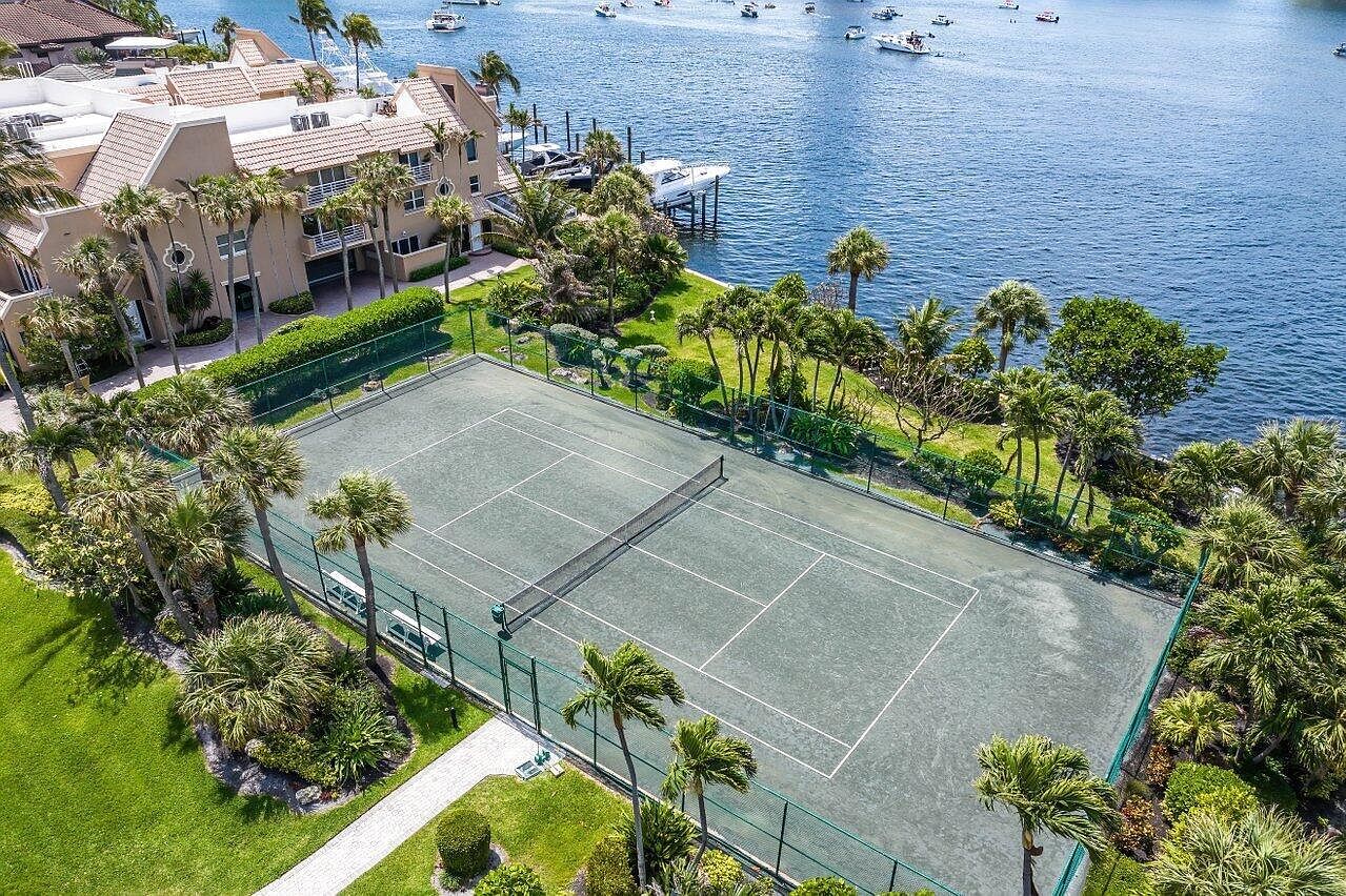 550 S Ocean Blvd APT 2001 Boca Raton, FL 33432 | Condominium