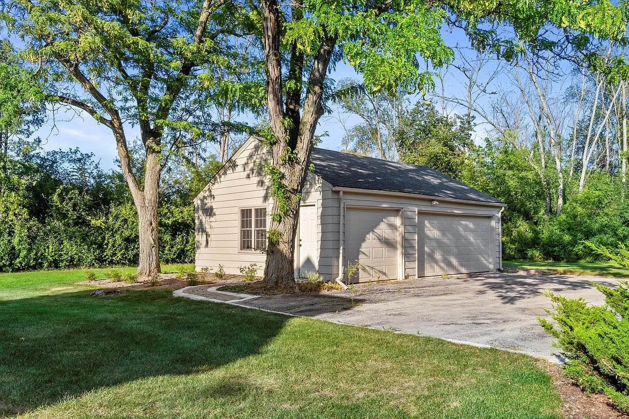 10060 N Range Line Rd Mequon, WI 53092  | Single Family