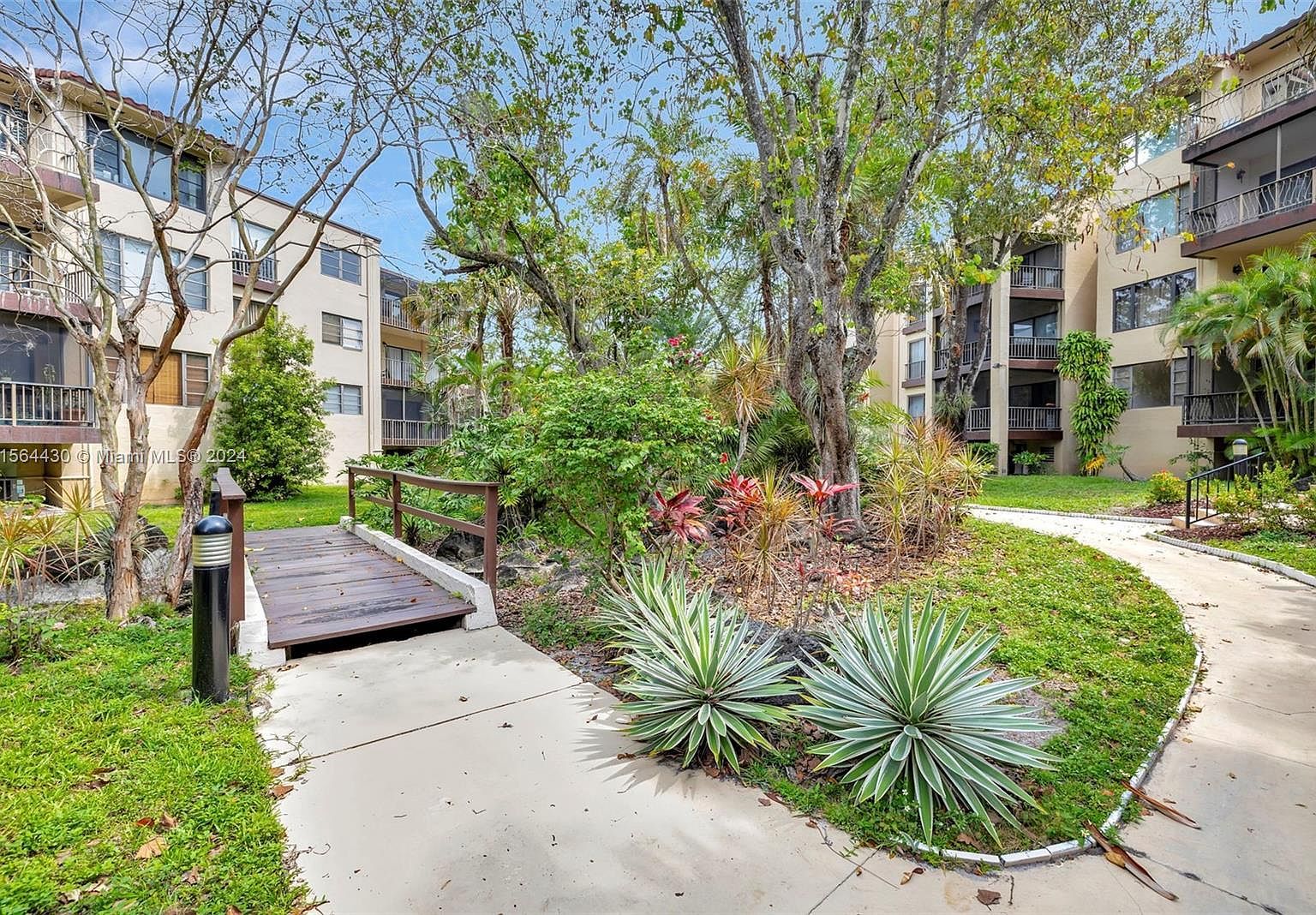 6010 S Falls Circle Dr APT 419 Lauderhill, FL 33319 | Condominium