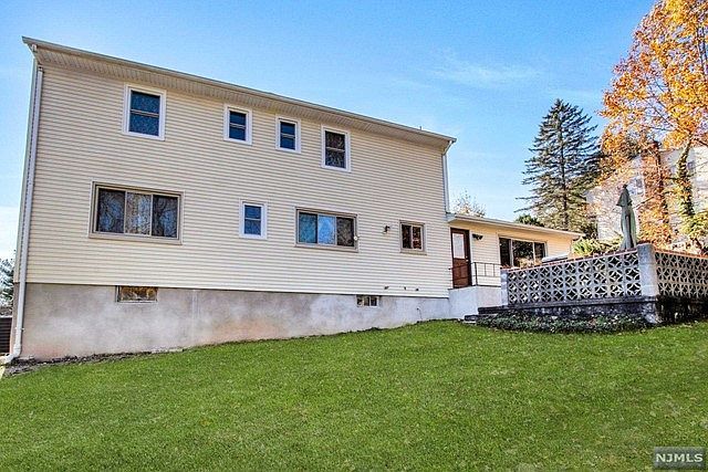 34 Laura Ln Park Ridge, NJ 07656  | Single Family