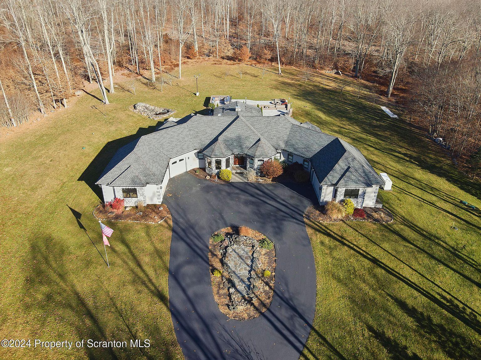 31 Holly Ln Gouldsboro, PA 18424  | Single Family