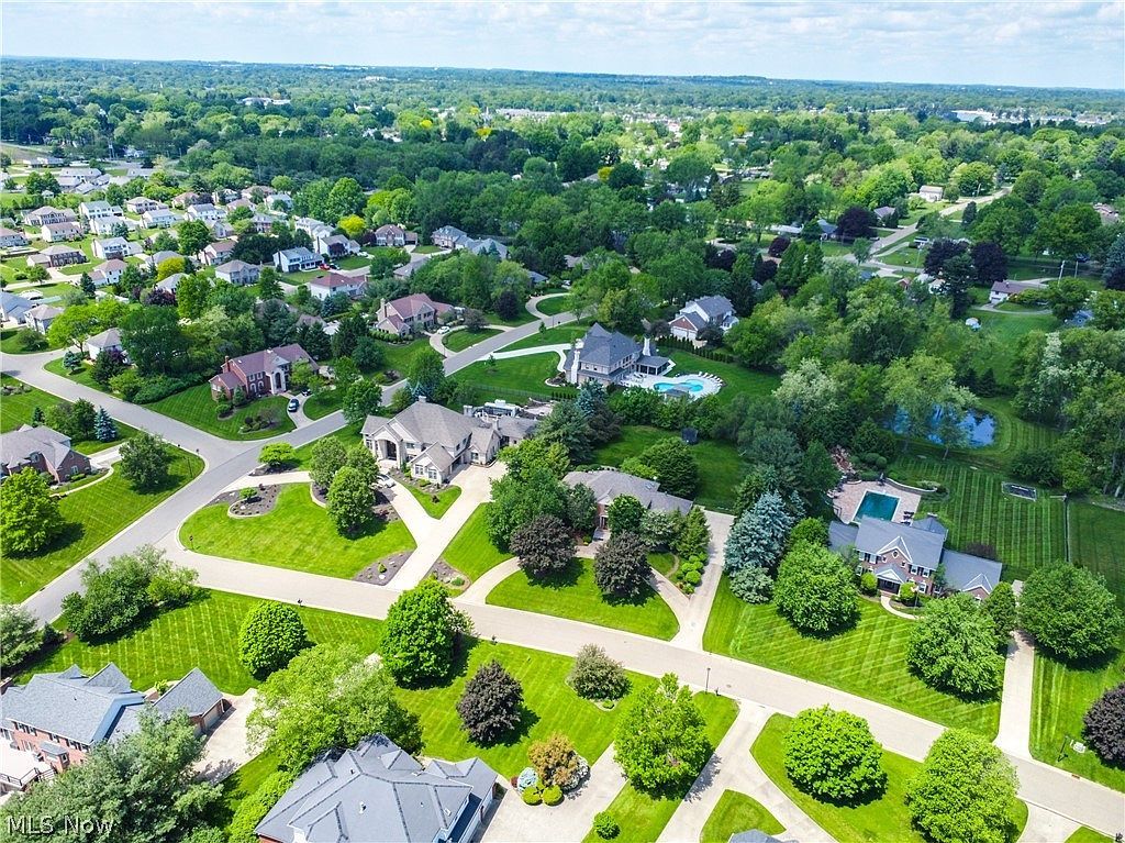 1325 Chantilly Cir NE Canton, OH 44721  | Single Family