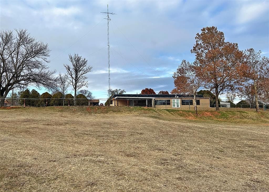 22526 E 1070th Rd Clinton, OK 73601  | Single Family