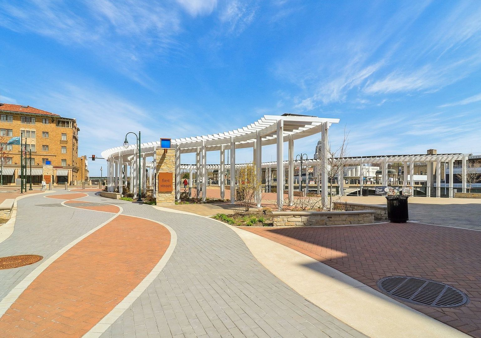 50 S 1st St #5D Saint Charles, IL 60174  | Condominium